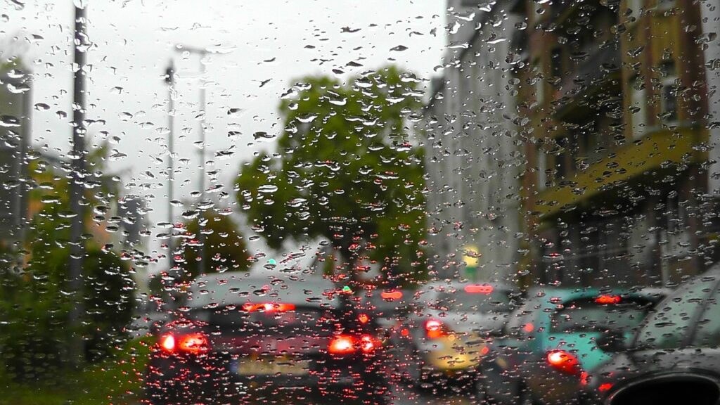 rain, raindrop, traffic-77339.jpg